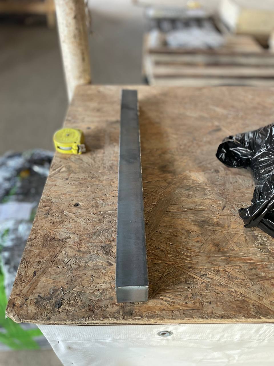 Отгрузка квадрата из конструкционной стали 09Г2С с резкой под размеры клиента.